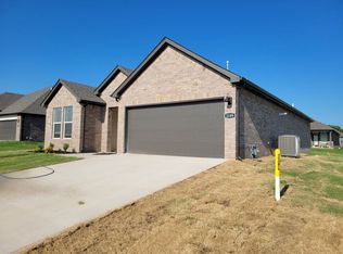 2109 Oliver St, Pea Ridge, AR 72751