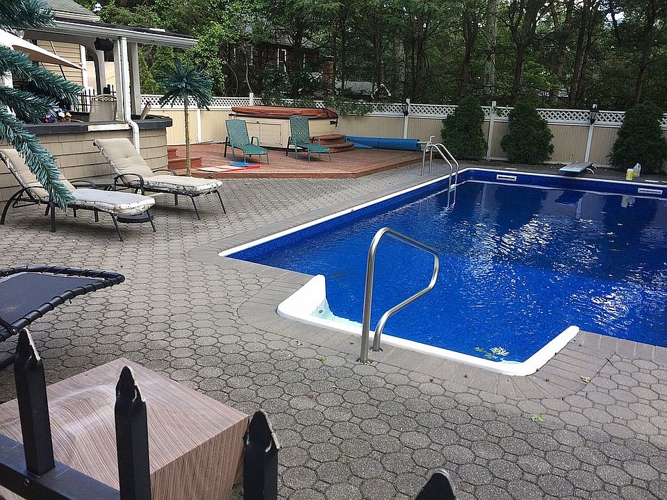 2nd image of 18 Ivy Hill Dr