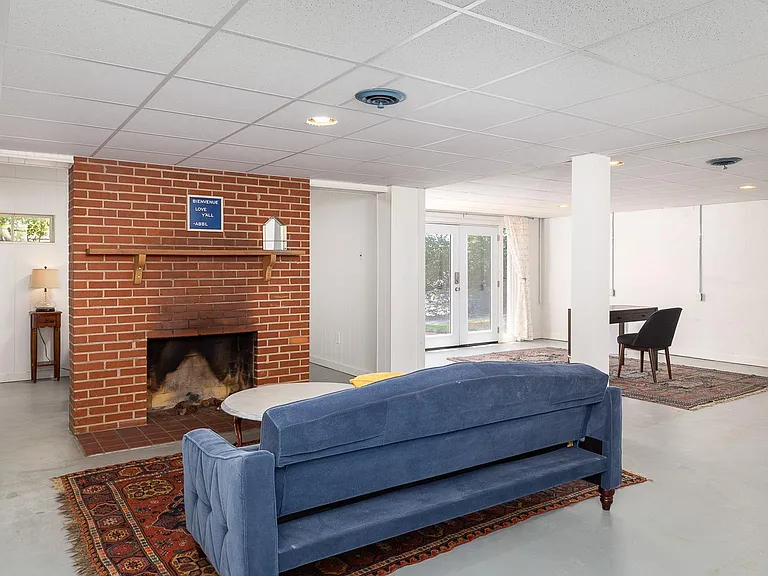 901 N Pine St — Photo 24