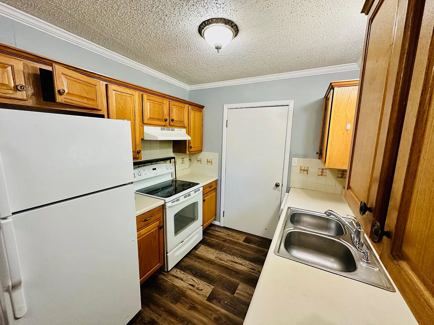 A Great Home in the Heart of Benton — Photo 4