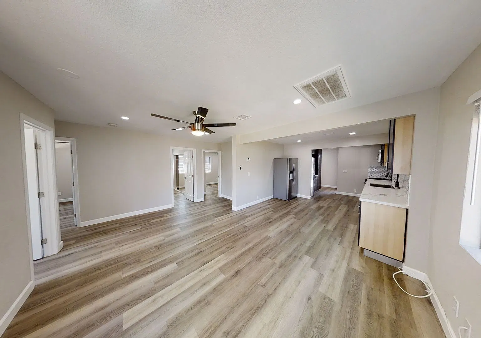7BD/3BA Large Family Room! — Photo 4