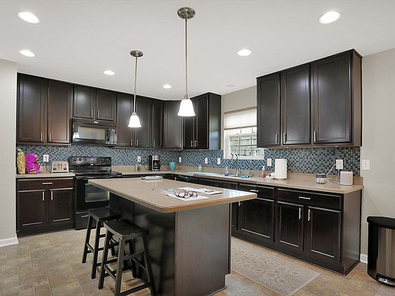 4th image of 16250 Corby Ct