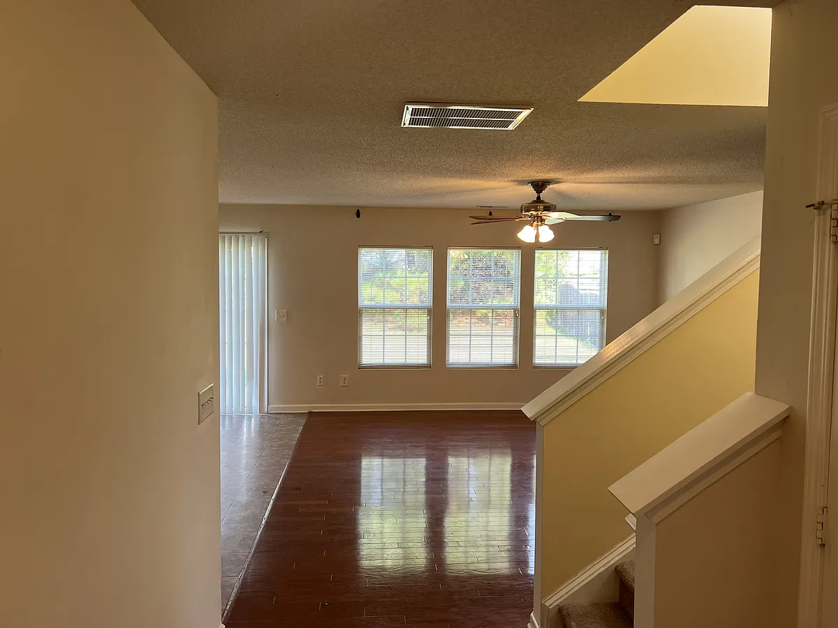 Building Photo - 609 Magna Dr