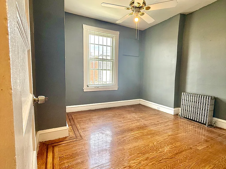 4010 N Franklin St — Photo 12