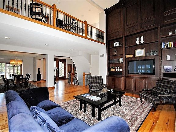 4th image of 60 Hamlet Ct Unit 6