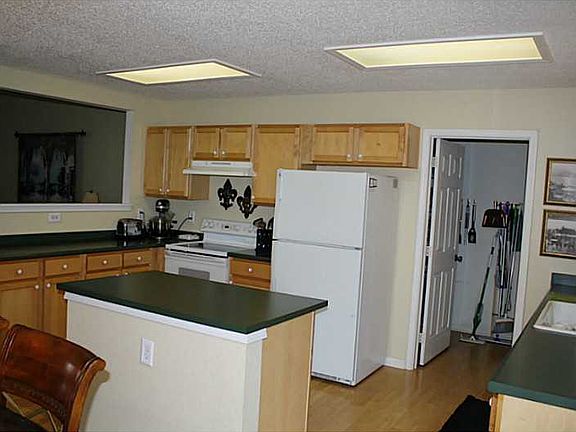 4th image of 10 Grafton Ct