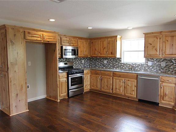 2nd image of 708 N Washington St