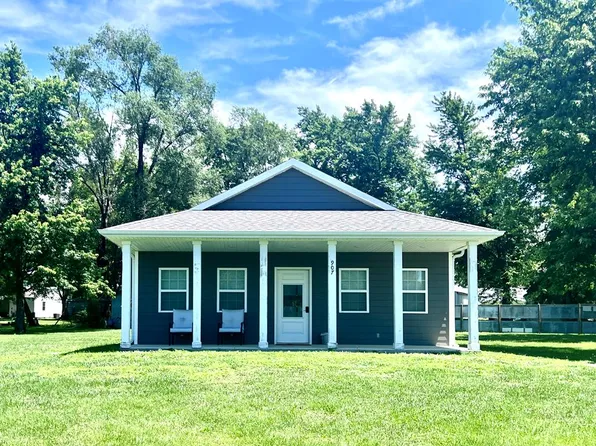 907 Worlow St, Laclede, MO 64651
