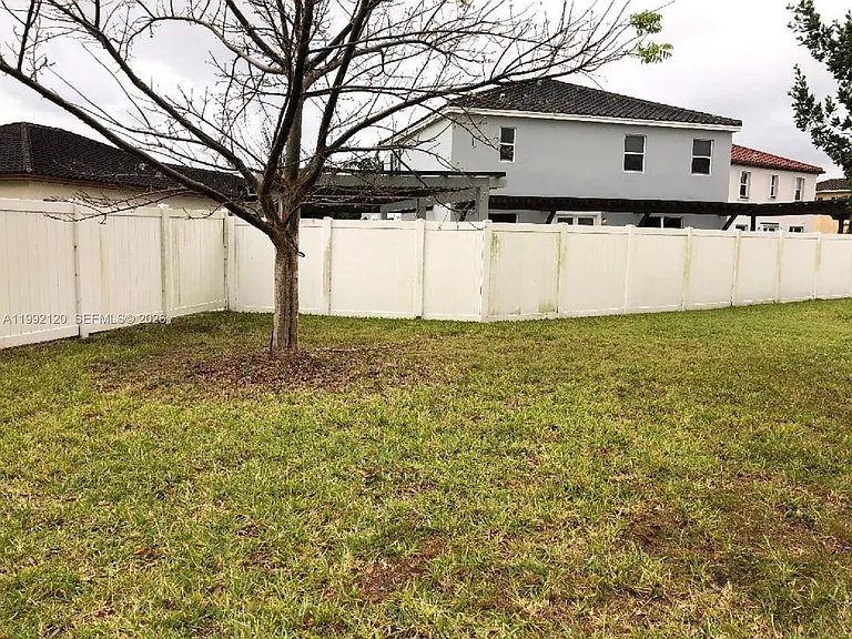 17000 SW 90th Ter — Photo 8