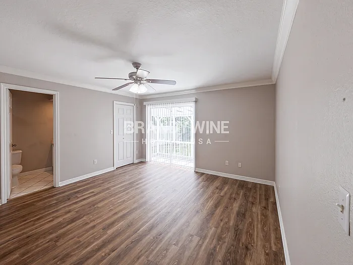 8810 N Orangeview Ave — Photo 10