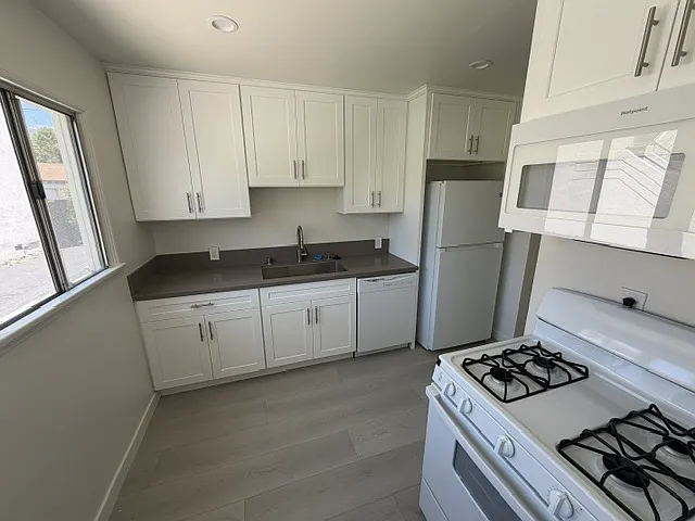 428 N Lomita St #428 — Photo 2