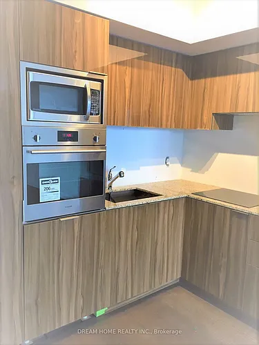 11 Wellesley St W Photo 1