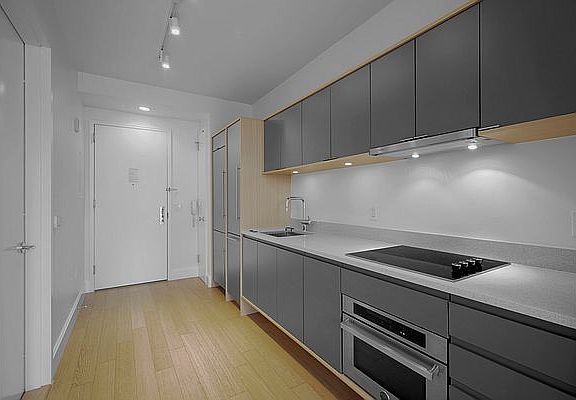 3rd image of 10 City Pt APT 20B