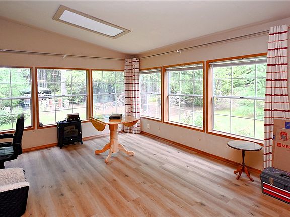 4th image of 12302 175th Avenue NW