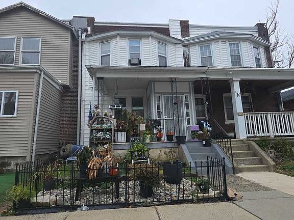 2nd image of 1028 Washington St