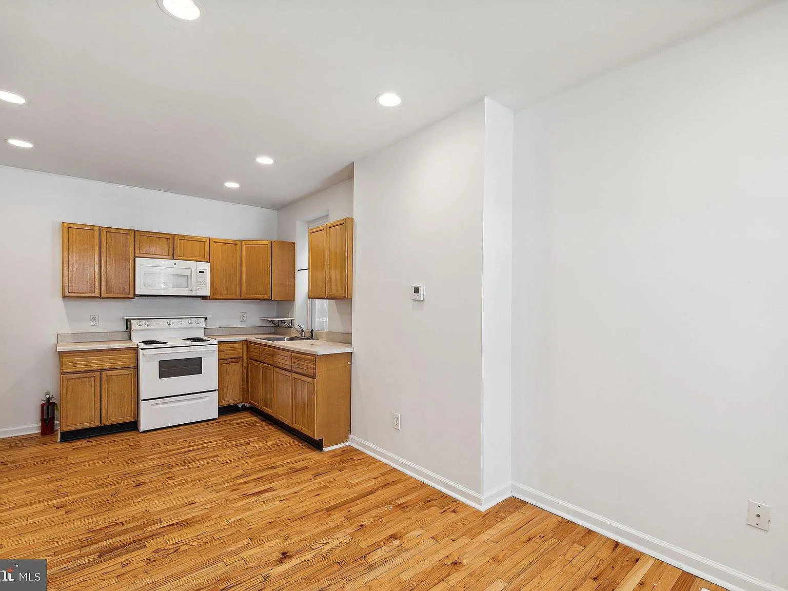 215 Buckingham Pl — Photo 3