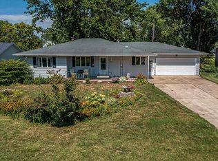 207 1st St, Alburnett, IA 52202