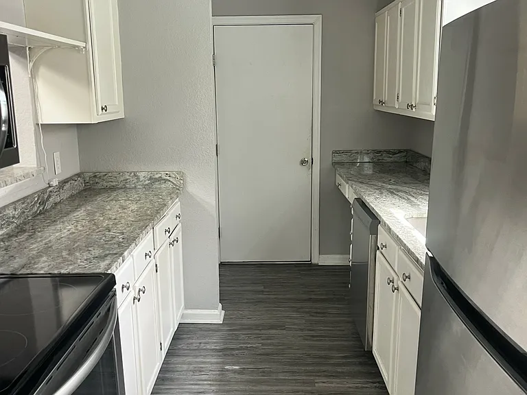 612 Bridgewater Arch — Photo 12