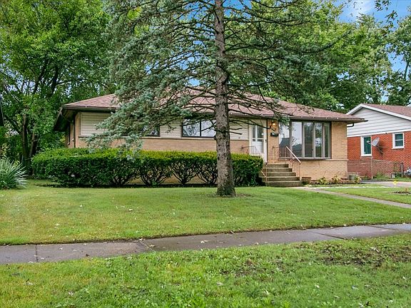 2nd image of 22720 Ridgeway Ave
