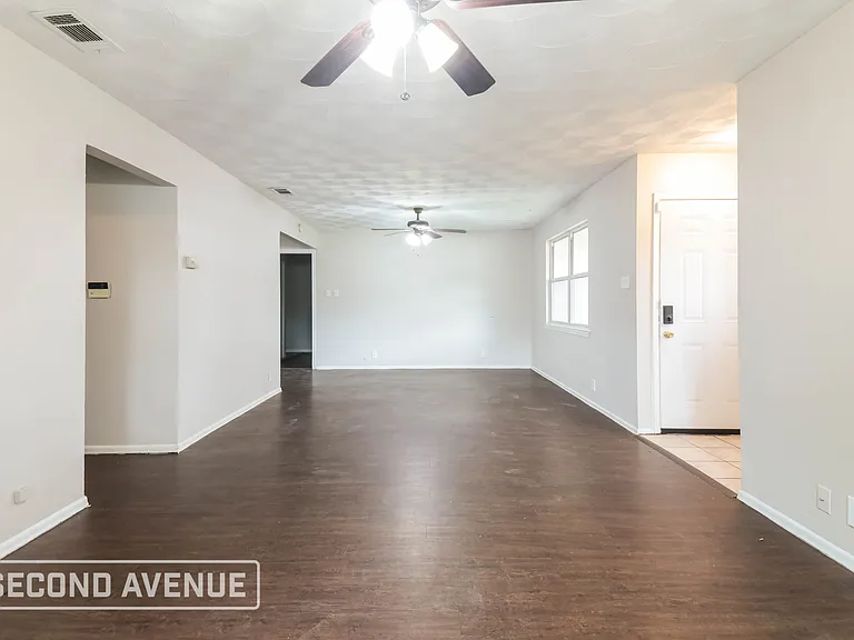 802 Memorial Dr — Photo 8