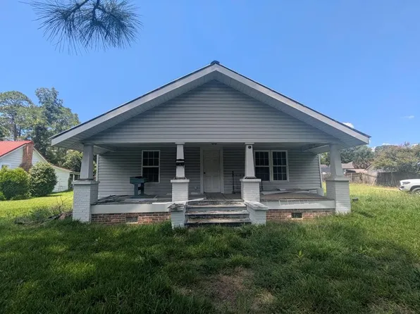 211 W Roanoke Dr, Fitzgerald, GA 31750