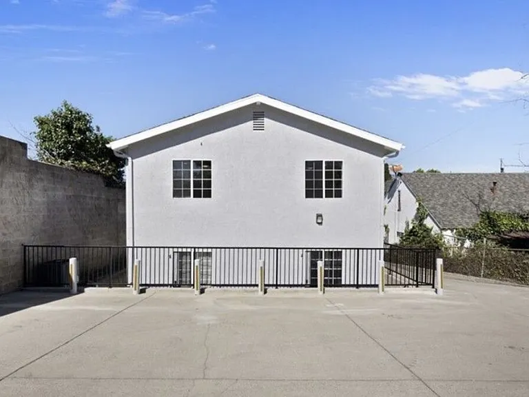 424 Parkman Ave — Photo 13