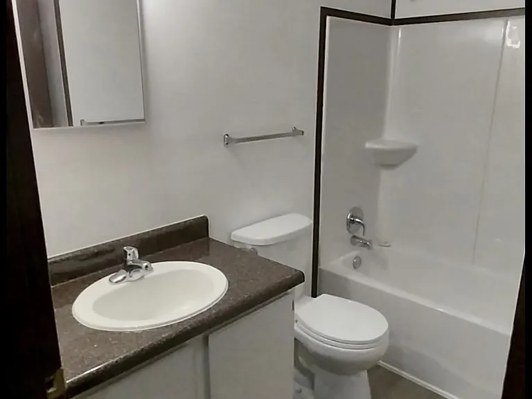 Ivywood Apartments — Photo 3