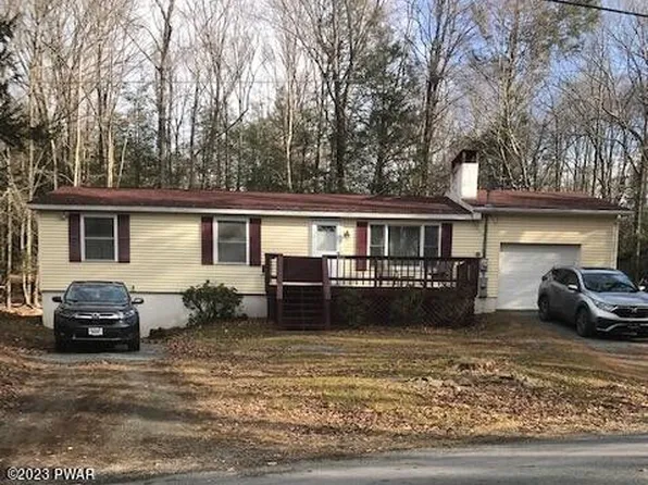 109 Maple Dr, Greentown, PA 18426