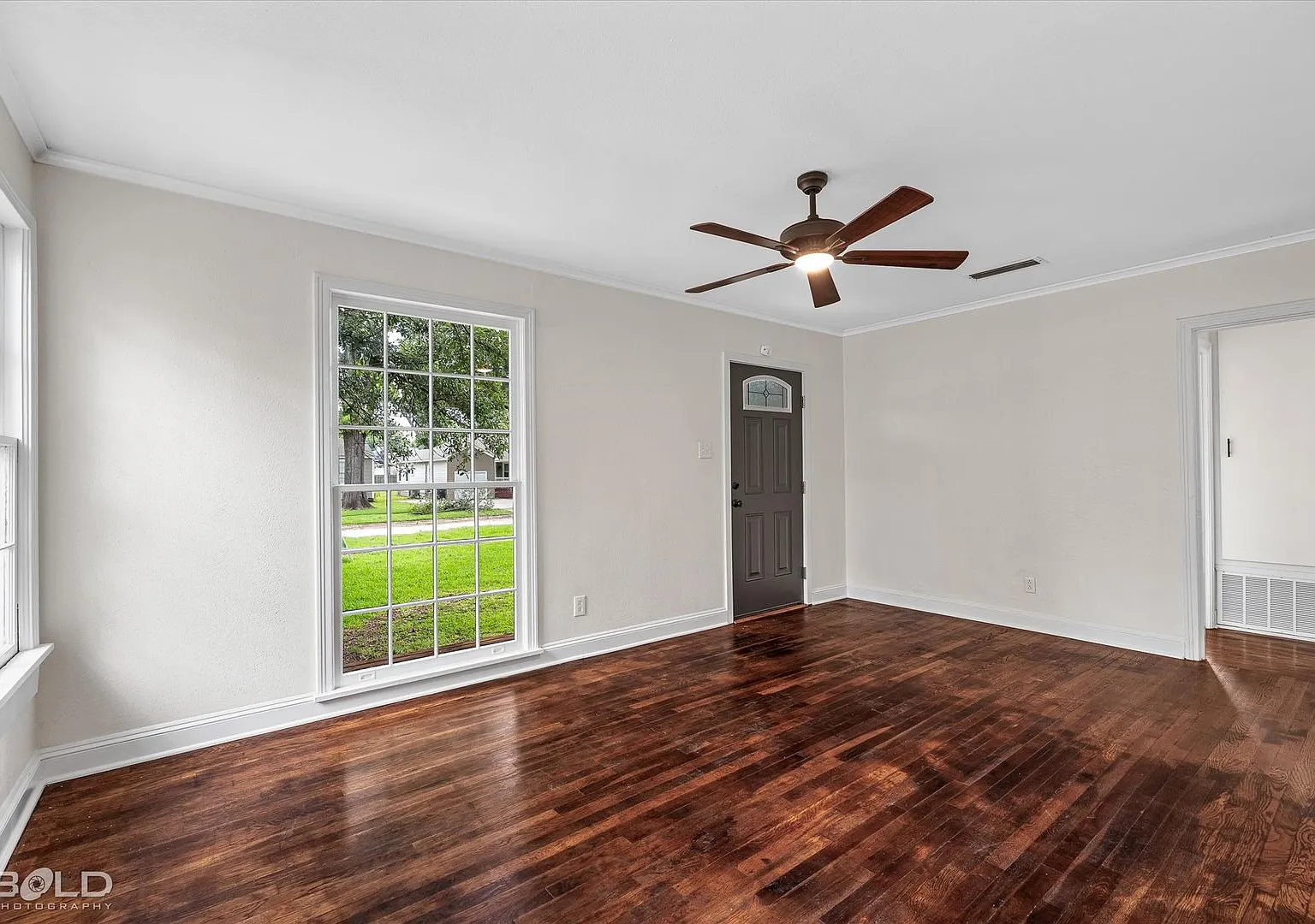 $300. off the first month rent!! Move in Special! Remodeled...Ready for tenant — Photo 2