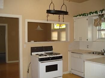 4th image of 714 W Avenue I