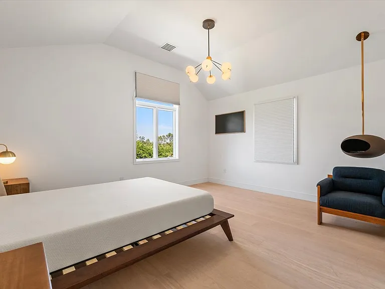 280 Shinnecock Hills Rd — Photo 25