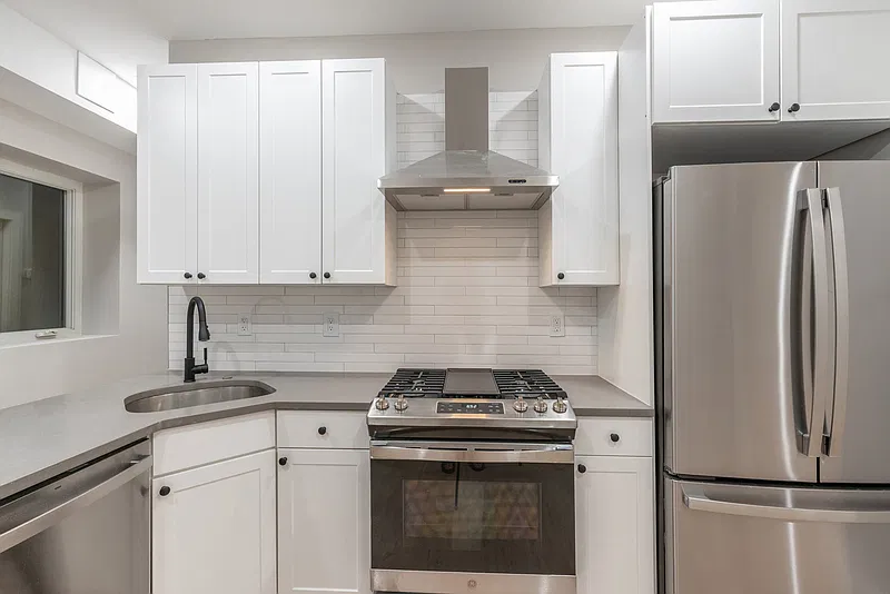 2 bed, 2.0 bath, 886 sqft, $1,675 — Photo 2