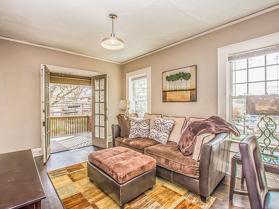 4th image of 740 Barnett St NE #3