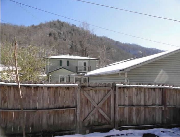 2nd image of 806 Main St