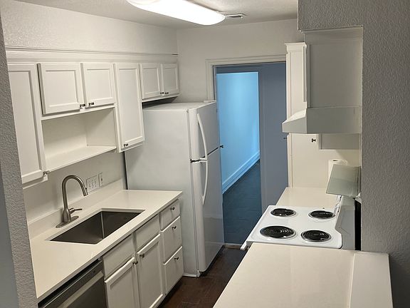 2nd image of 611 Upson St APT A