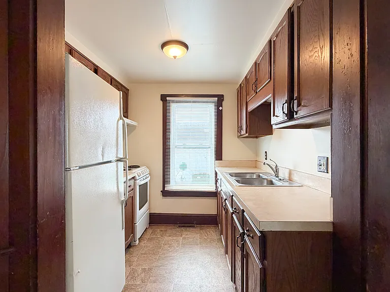 337 Duke St — Photo 10