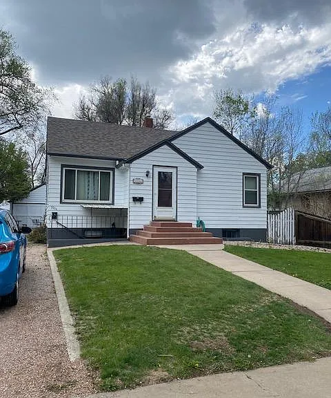511 S Loomis Ave — Photo 1