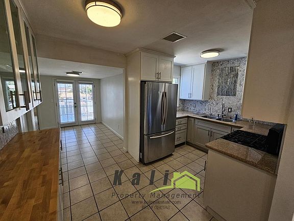 4th image of 452 Naples St