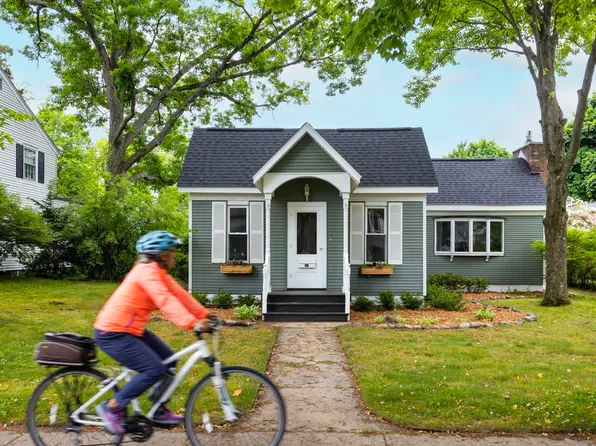 507 7th St, Traverse City, MI 49684