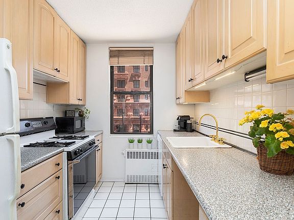 4th image of 200 W 79th St APT 4F