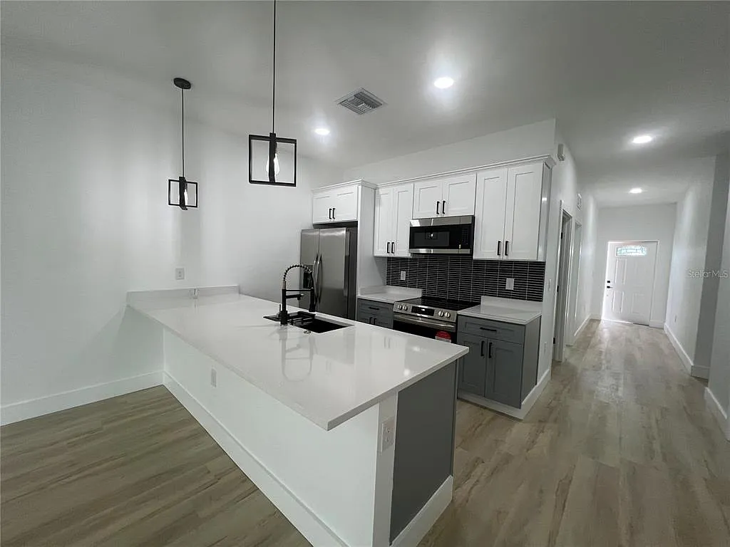 3 bed, 2.0 bath, 1202 sqft, $1,500 — Photo 4