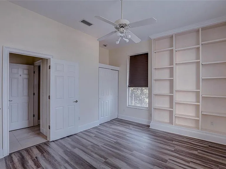 2208 Hampstead Ct — Photo 13
