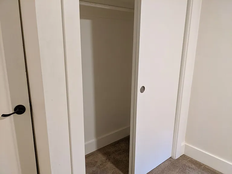 Elise Apartments — Photo 4