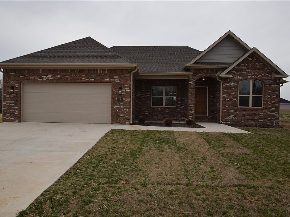 1st image of 3 Cannich Dr