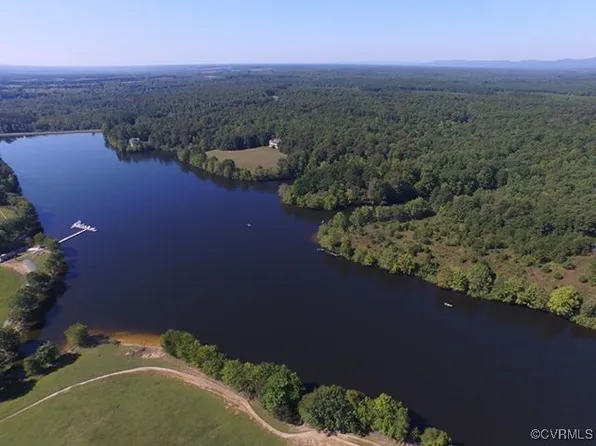 211 Pinehurst Dr, Gordonsville, VA 22942