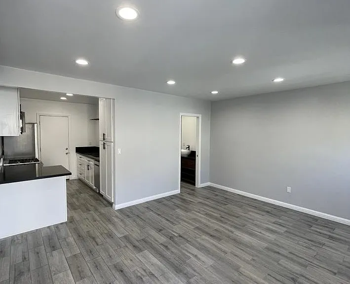 5720 Burchard Ave — Photo 1