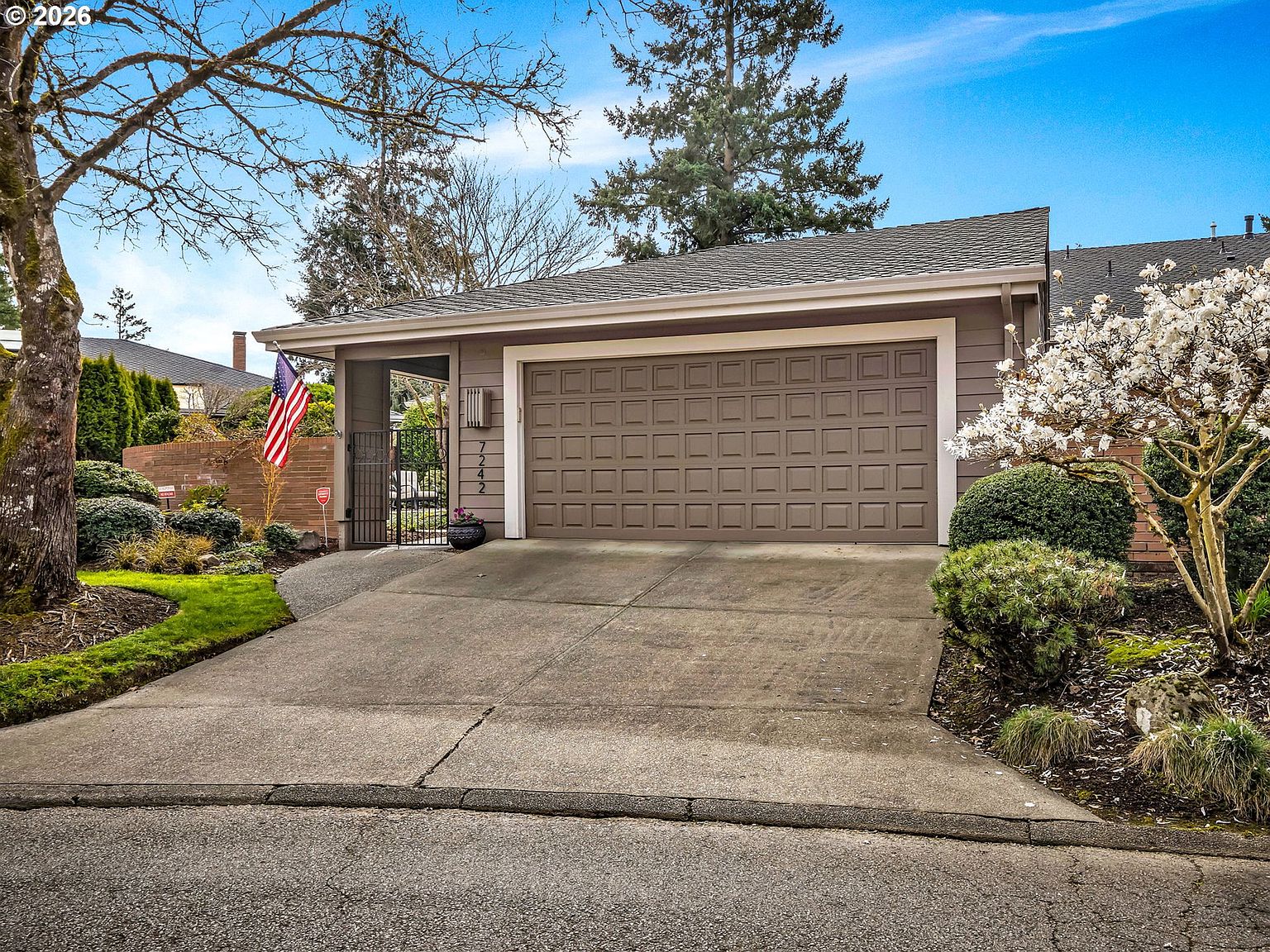 7242 SW Lake Bluff Ct