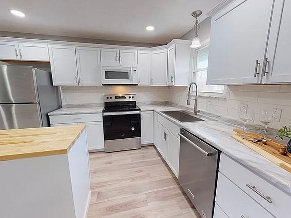 3rd image of 3447 Clover Dr
