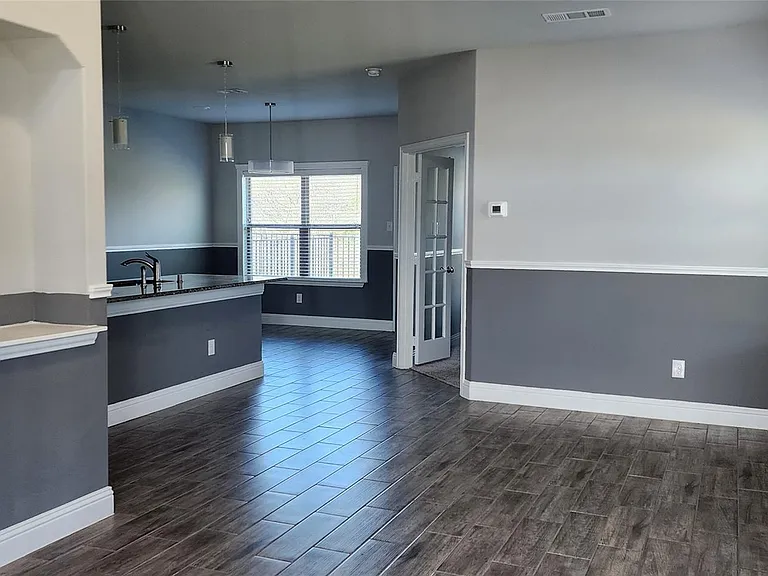 702 Amber Dr — Photo 10