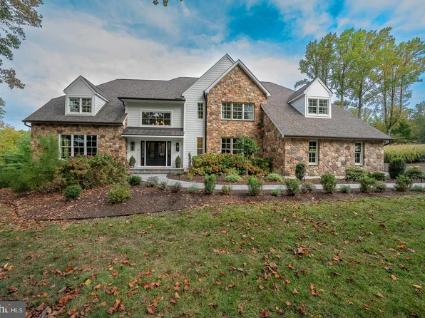 5 Honeysuckle Ct, Glen Mills, PA 19342